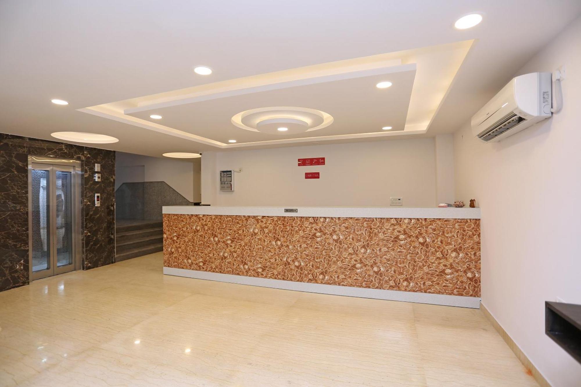 Hotel O M Suites Nueva Delhi Exterior foto