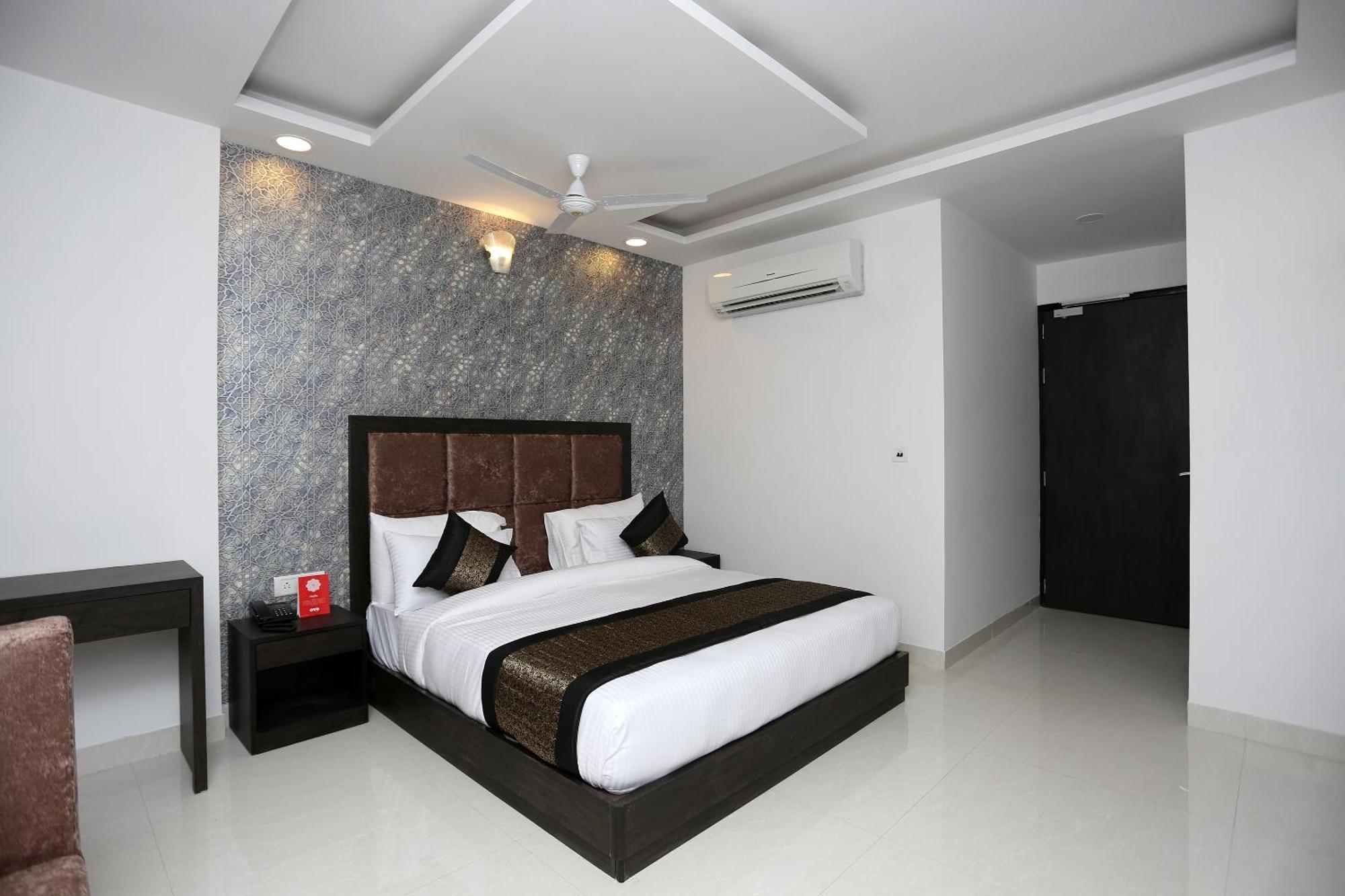 Hotel O M Suites Nueva Delhi Exterior foto