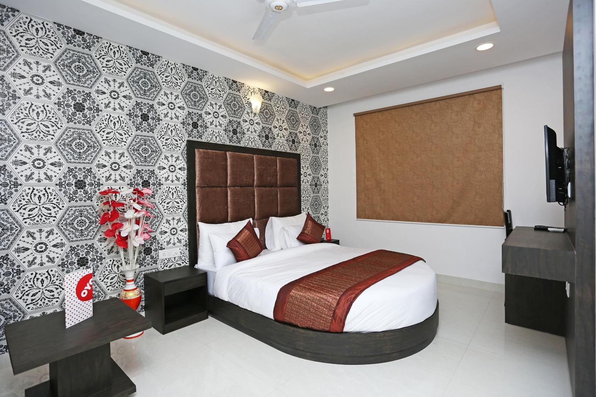 Hotel O M Suites Nueva Delhi Exterior foto