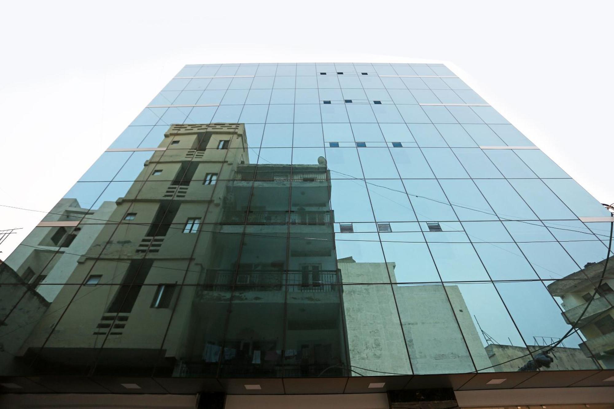 Hotel O M Suites Nueva Delhi Exterior foto